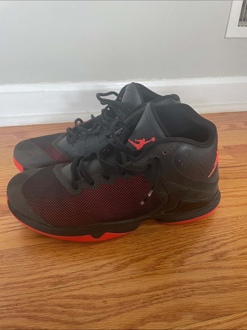 Nike air Jordan super fly 4 sneakers Shoes in Black and Red size 7 youth